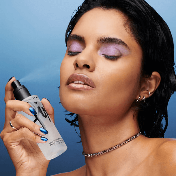 MAC Fix+ Original Setting Spray mist refreshes skin and sets makeup for a radiant, flawless finish.