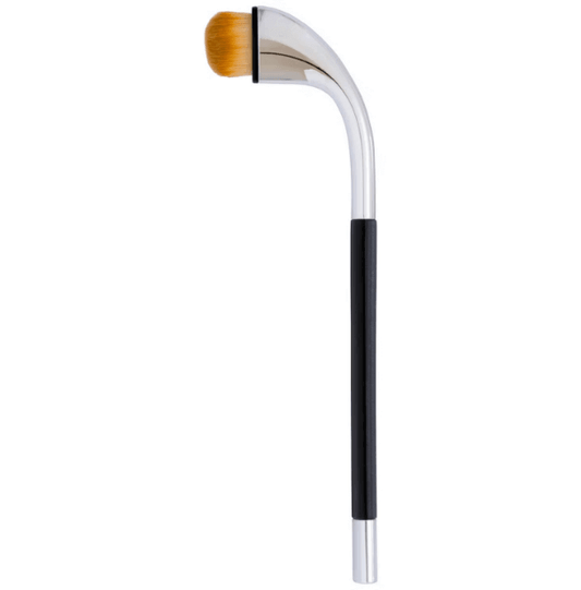 Brushworks X-LUXX #5 Medium Oval Brush featuring a curved handle and dense synthetic bristles for precise eyeshadow application.
