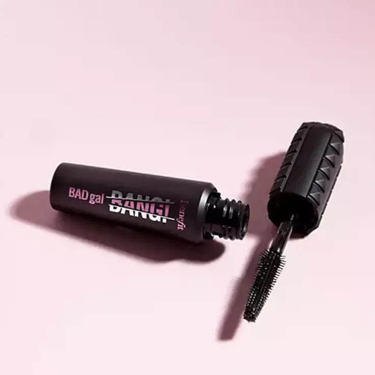 Benefit Badgal Bang Mascara in Black 3g with ergonomic brush for voluminous lashes.