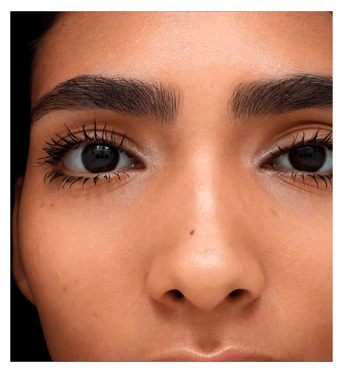Close-up of eyes showcasing lengthened lashes with Rimmel London Extra Super Lash Lengthening Mascara, emphasizing separation and volume.