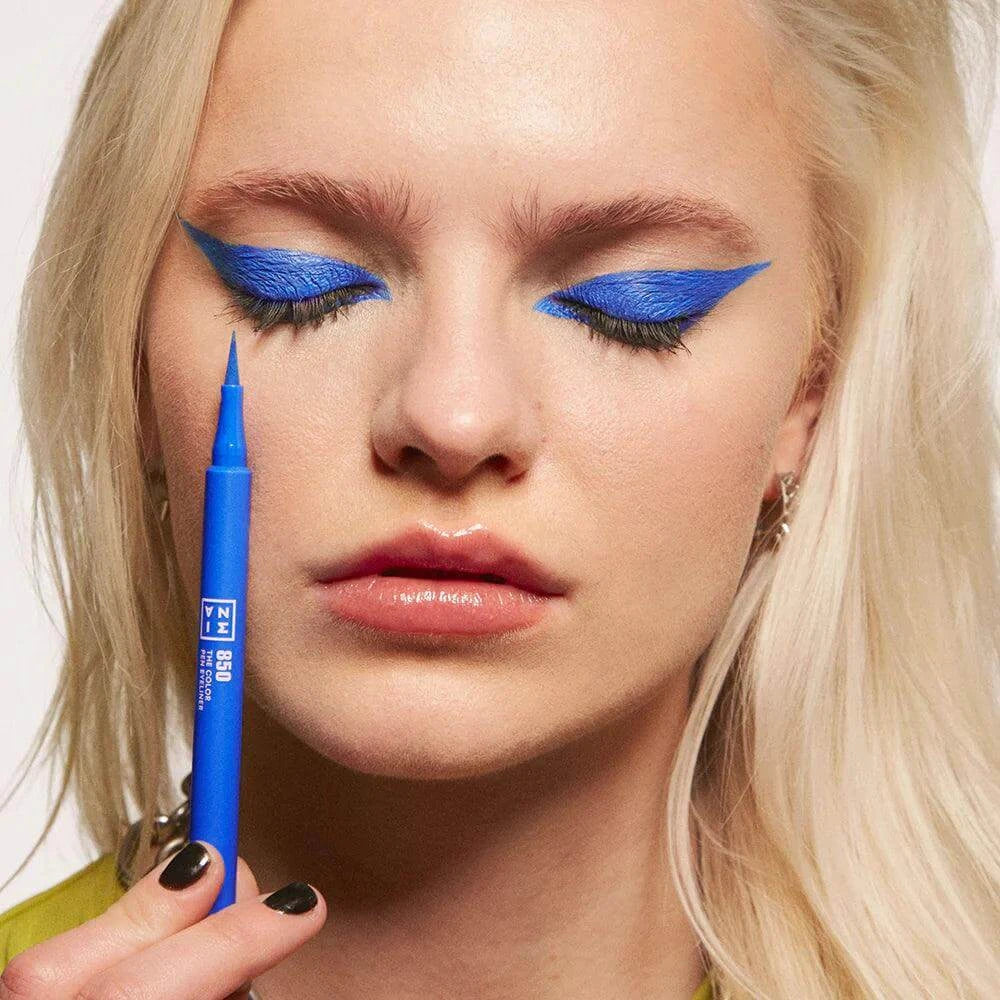 Model showcasing bold blue eyeliner with 3INA Makeup The Colour Pen Eyeliner, highlighting vibrant eye makeup.