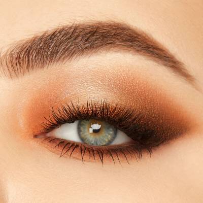 Close-up of an eye showcasing warm, toasty eyeshadow tones for a stunning makeup look.