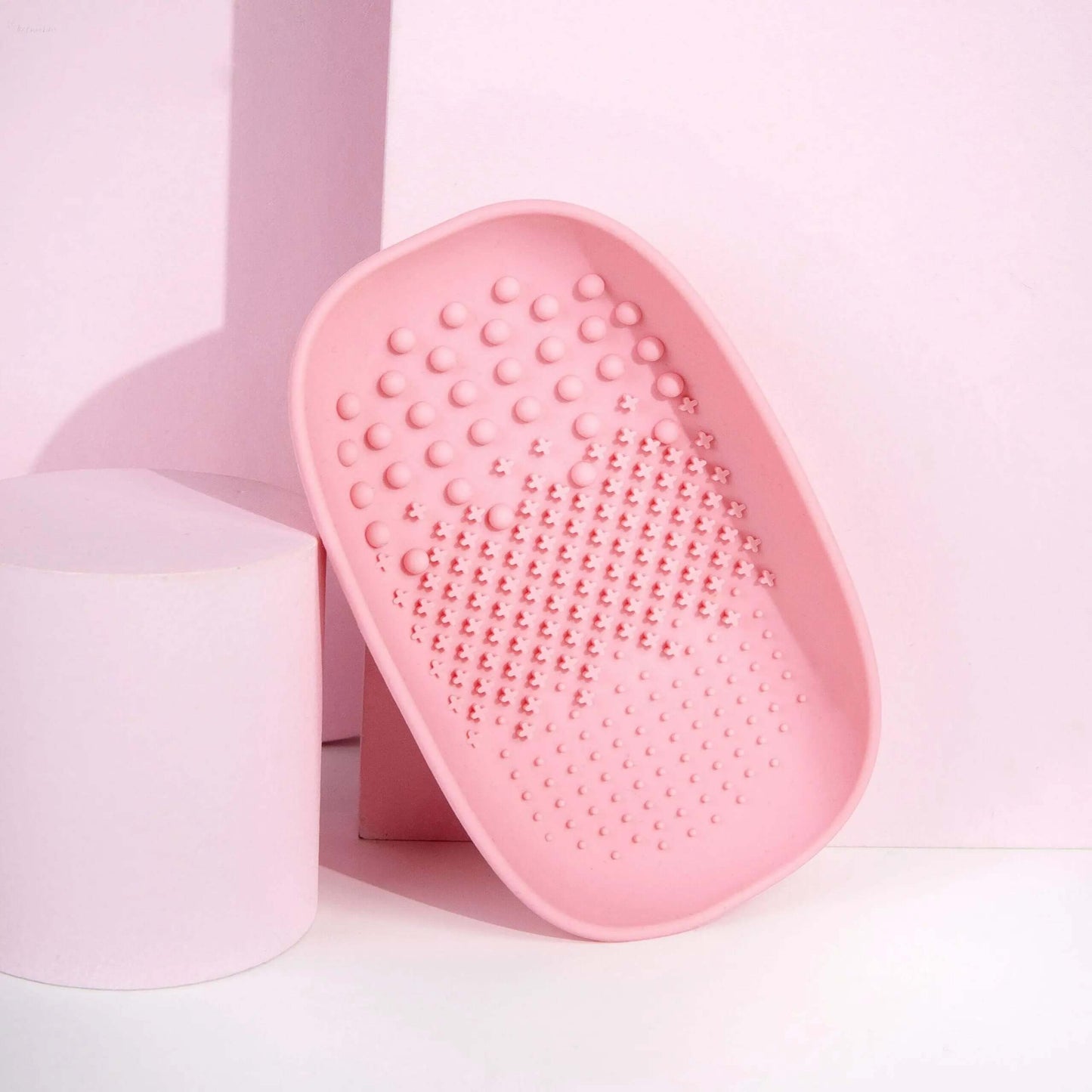 Brushworks Brush Cleaner Palette in pink, designed with textured surfaces for effective brush cleaning.
