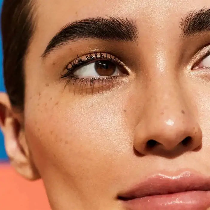 Close-up of a person's face with a blurred background Nuxe