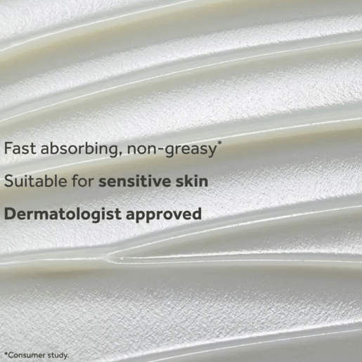 Close-up of No7 white absorbent pads with text highlighting their properties on a white background.