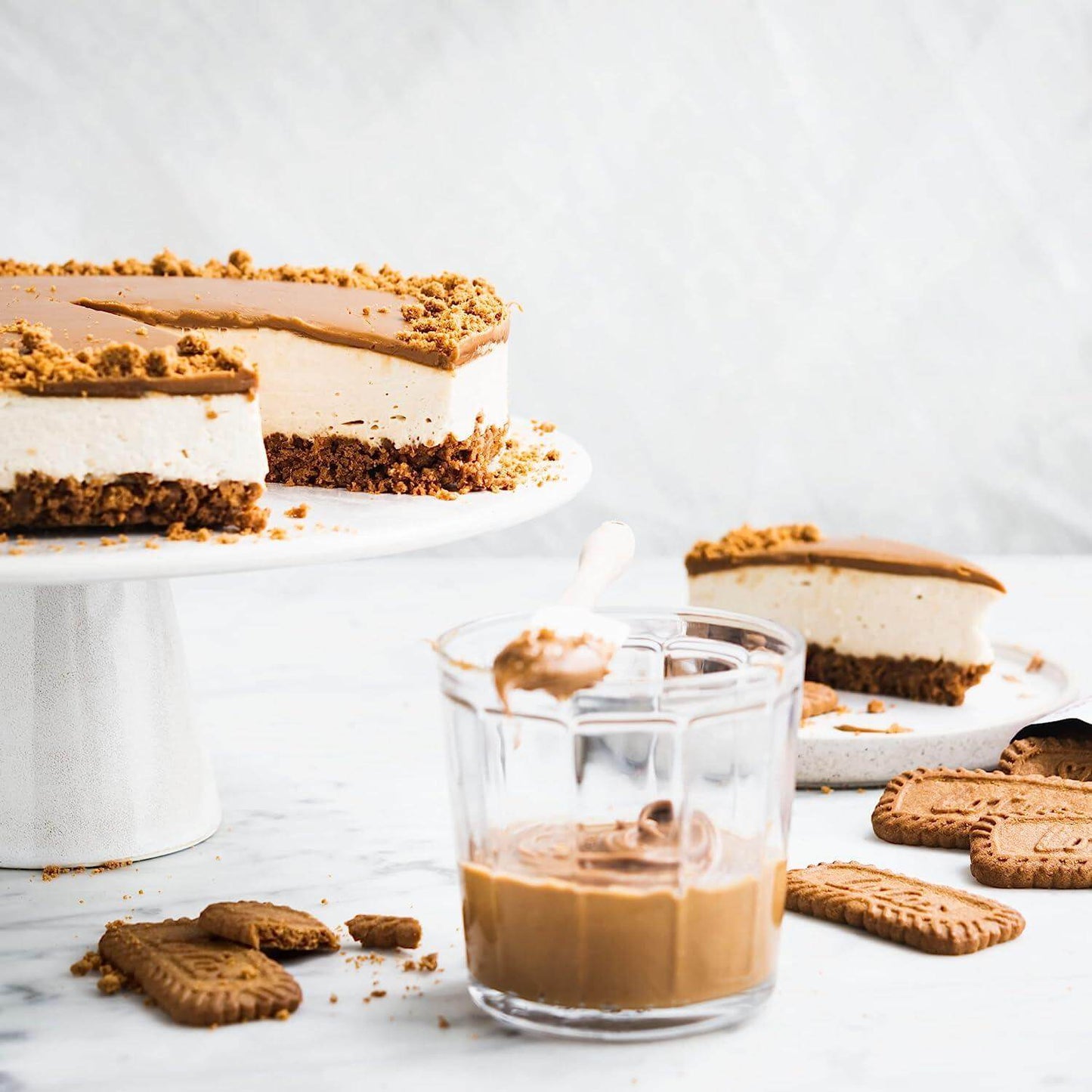 Delicious Lotus Biscoff cheesecake with creamy filling and crushed biscuit topping, served with Biscoff spread.