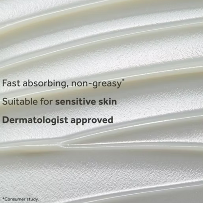 Close-up of white absorbent pads with text highlighting their properties on a white background.