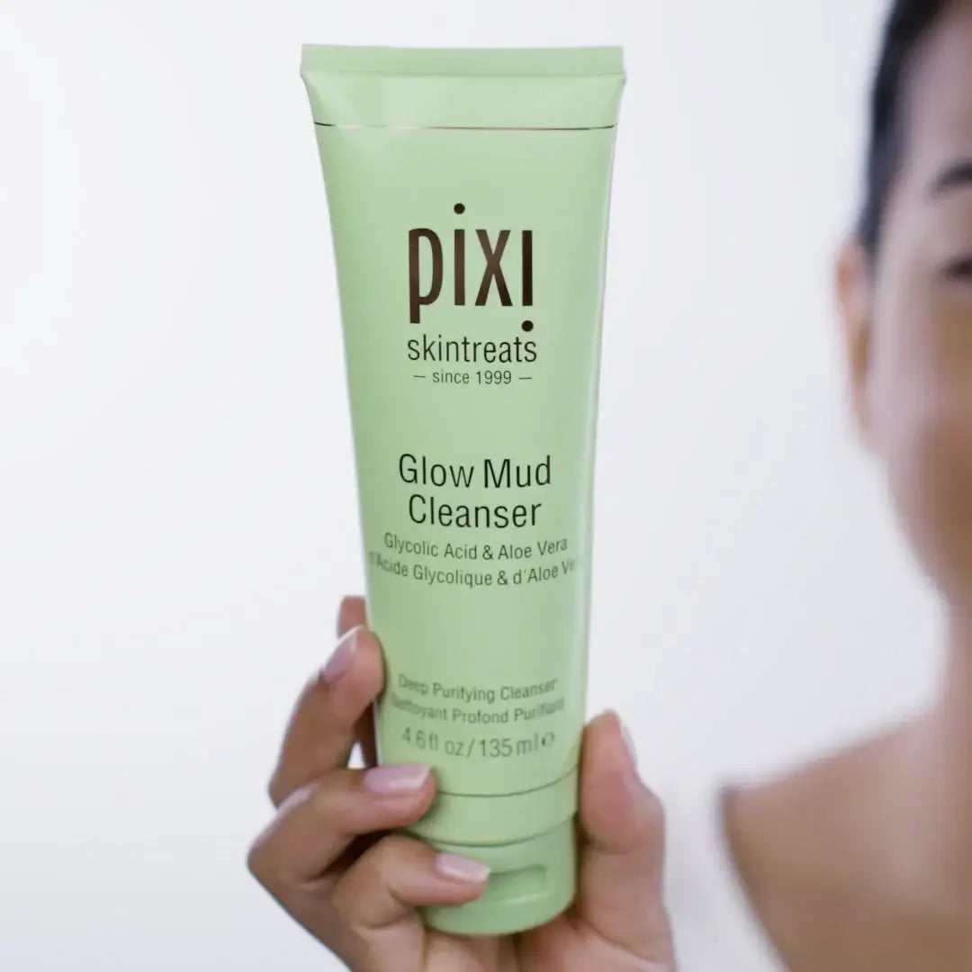 PIXI Glow Mud Cleanser 135ml tube featuring Glycolic Acid and Aloe Vera for radiant skin and deep cleansing.