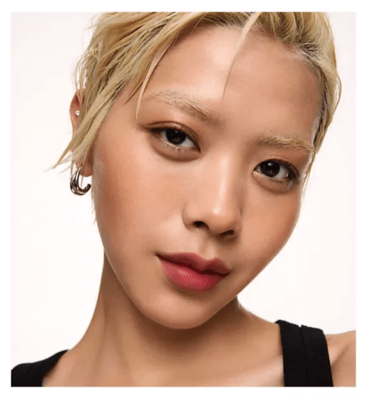 Model showcasing a vibrant lip color from Wonderskin Wonder Blading Lip Stain Masque, designed for lasting beauty.