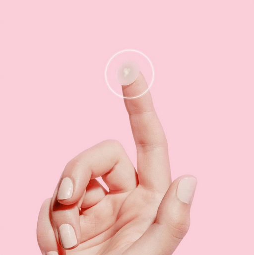 Hand with aZITSTICKA ring on a pink background